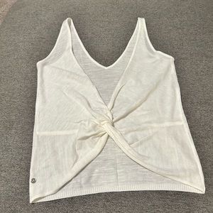 Lululemon size 6 twist back knitted tank top